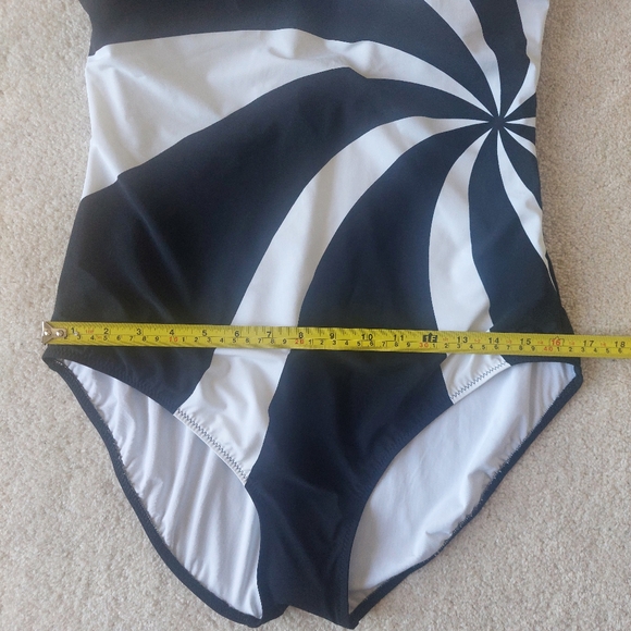 Gottex Swimsuit Timeless Mastectomy One Piece, Size 18, Black / White - Picture 15 of 16
